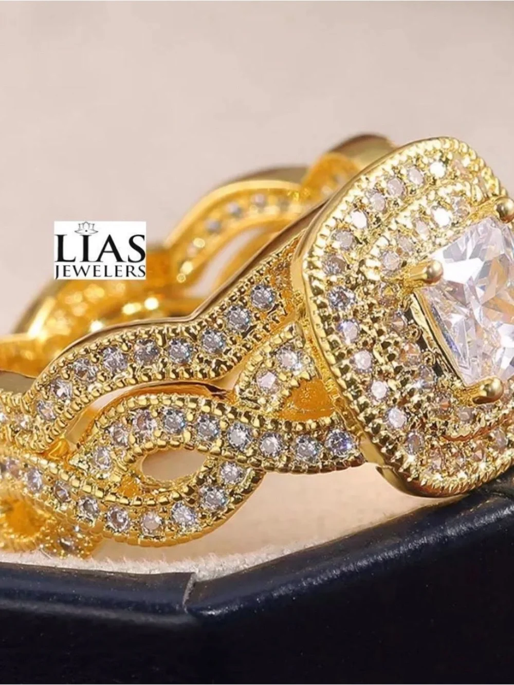 New 18k yellow gold wedding ring set